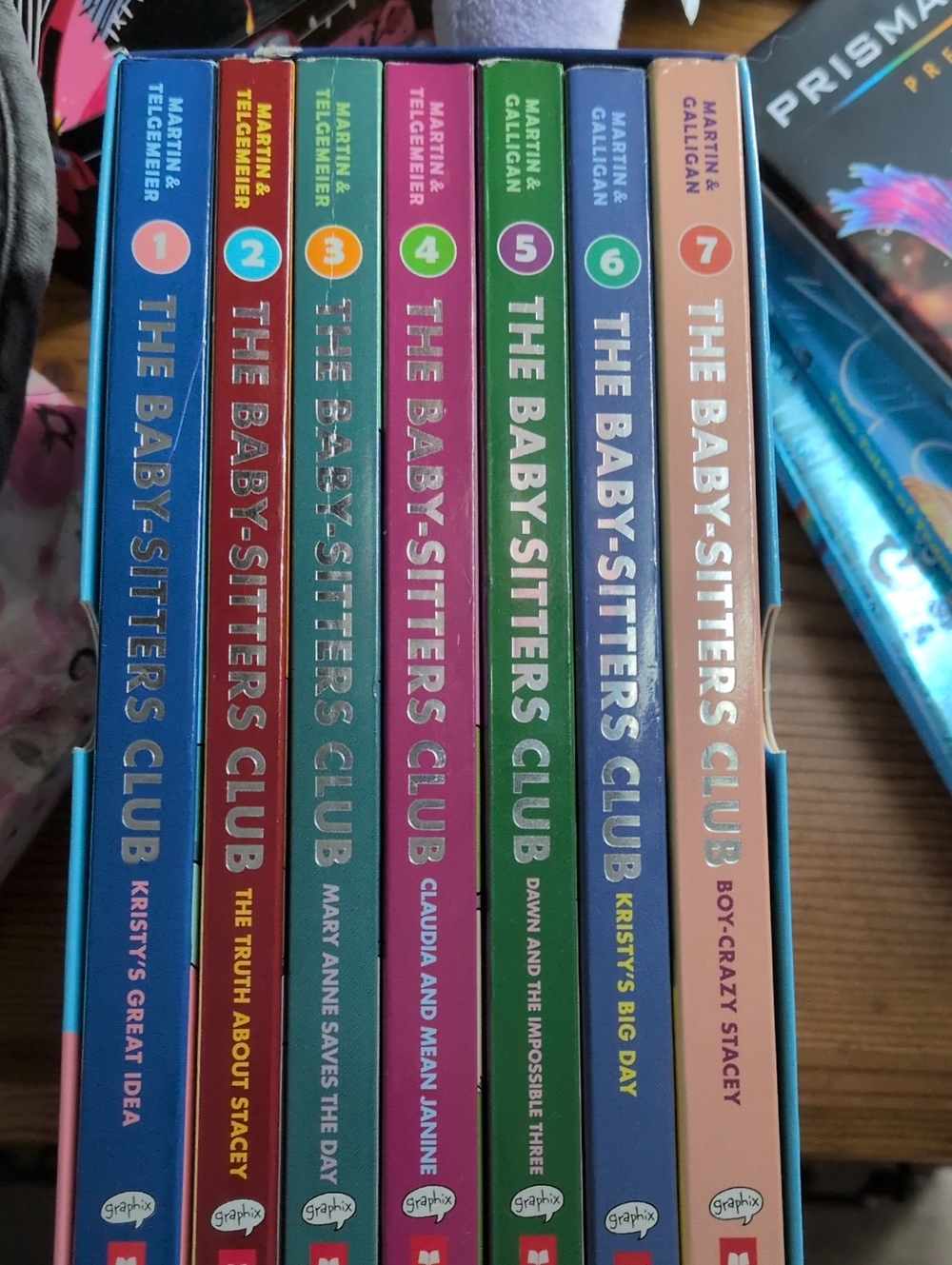 The Baby-Sitters Club Paperback Boxed Set - Volumes 1-7 (Colorful Spines)